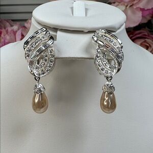 Vintage Carolee Elegant rhinestone and pearl Pearl Drop Earrings